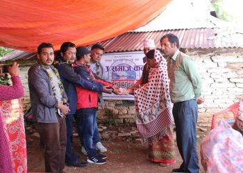 पर्वत समाज कतारको क्यान्सर पीडित गिरीको परिवारलाई सहयोग 