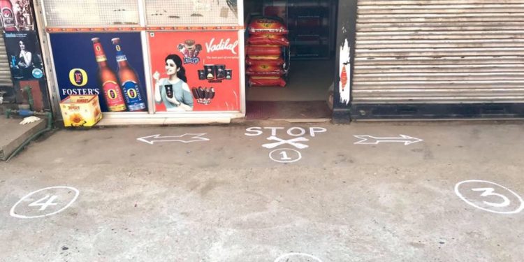 काेराेनाबाट जाेगिन खाद्धान्न पसलमा दुरी कायम