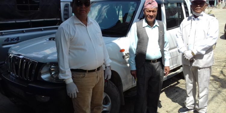 समाजसेवी शर्माको उदाहरणीय काम, विरामी र अशक्तलाई निःशुल्क यातयात सुविधा