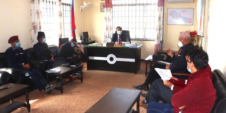 पर्वतमा पहिलो चरणमा १२ सय भन्दा बढी स्वास्थ्यकर्मीलाई कोरोना खोप लगाइँदै