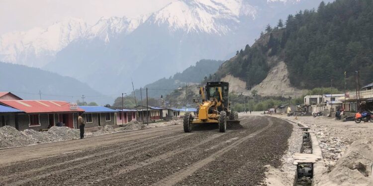 बेनी–जोमसोम सडक कालोपत्र सुरु