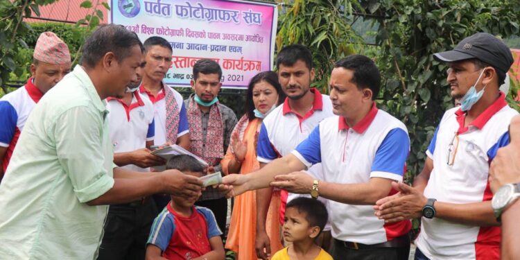 विश्व फोटोग्राफी दिवसको अवसरमा मृगौला पिडित लाई सहयोग