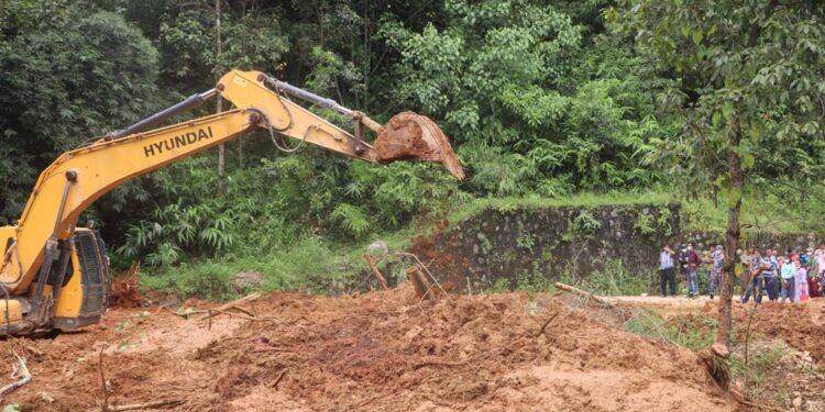 पहिरोमा परि पर्वतमा ११ जनाको मृत्यु, मध्यपहाडी लोकमार्गको पर्वत खण्ड सञ्चालनमा आउन अझै एक हप्ता लाग्ने