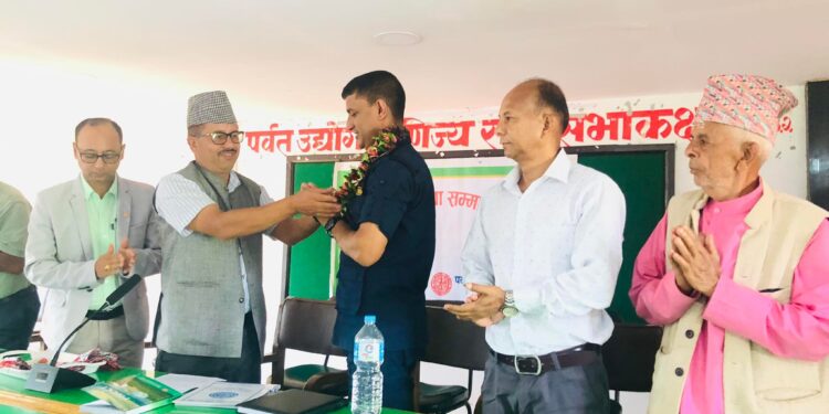 पर्वतका व्यवसायीद्वारा नयाँ प्रहरी प्रमुखलाई स्वागत
