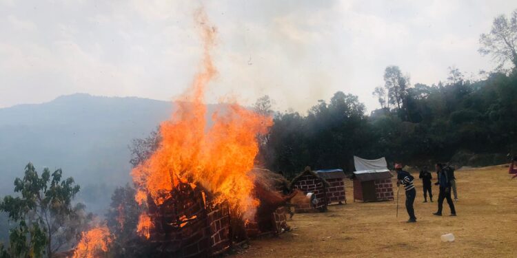 बटारे काइलाले आफ्नै घरमा आगो लगाएपछि………