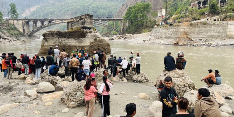 प्रहरीले चेकजाँच गर्दा भागेका युवा कालीगण्डकी नदीमा हाम फाले, खोजिकार्यका लागि गोताखोर परिचालन